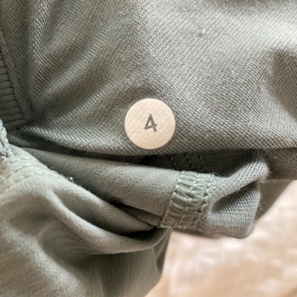 EUC Lululemon Athletica Unlined Mid-Rise Studio Pant II in RARE Earl Grey colour - Picture 15 of 16